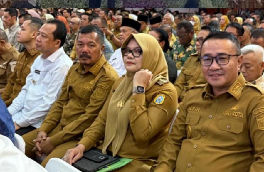 Pemerintah Kabupaten Kerinci mempertegas komitmennya dalam menjaga produktivitas pertanian nasional. Bupati Kerinci, Monadi, S.Sos., M.Si., hadir langsung dalam Rapat Koordinasi Nasional (Rakornas) Mitigasi Kekeringan Lahan Pertanian Tahun 2026 yang digelar Kementerian Pertanian RI di Jakarta, Senin (20/4/2026). (Foto: Kominfo Kerinci)
