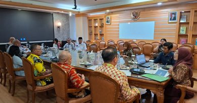 Pegawai Pemerintah dengan Perjanjian Kerja (PPPK) di Kabupaten Belitung Timur (Beltim) akan diperpanjang. Kepastian ini ditegaskan langsung oleh Bupati Beltim, Kamarudin Muten, usai melakukan serangkaian koordinasi di Jakarta pada Rabu (29/4/2026). (Foto: IST/Imran Elfanani)