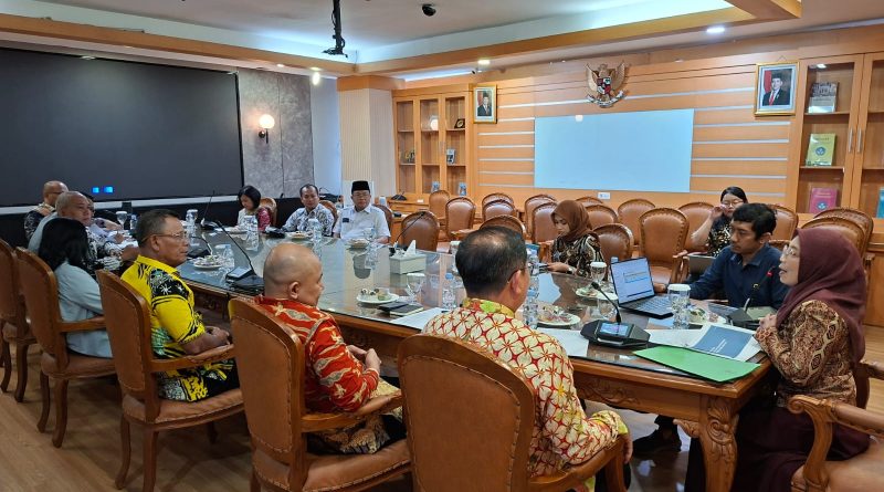 Pegawai Pemerintah dengan Perjanjian Kerja (PPPK) di Kabupaten Belitung Timur (Beltim) akan diperpanjang. Kepastian ini ditegaskan langsung oleh Bupati Beltim, Kamarudin Muten, usai melakukan serangkaian koordinasi di Jakarta pada Rabu (29/4/2026). (Foto: IST/Imran Elfanani)