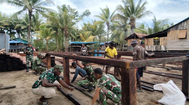 Personel Satgas TMMD Reguler ke-128 Kodim 1710/Mimika terus memacu pembangunan rumah warga di Kampung Keakwa. Memasuki akhir pekan pertama pelaksanaan, pengerjaan sasaran fisik tersebut menunjukkan perkembangan yang sangat positif, Senin (27/4/2026). (Foto: Kodim 1710/Mimika)