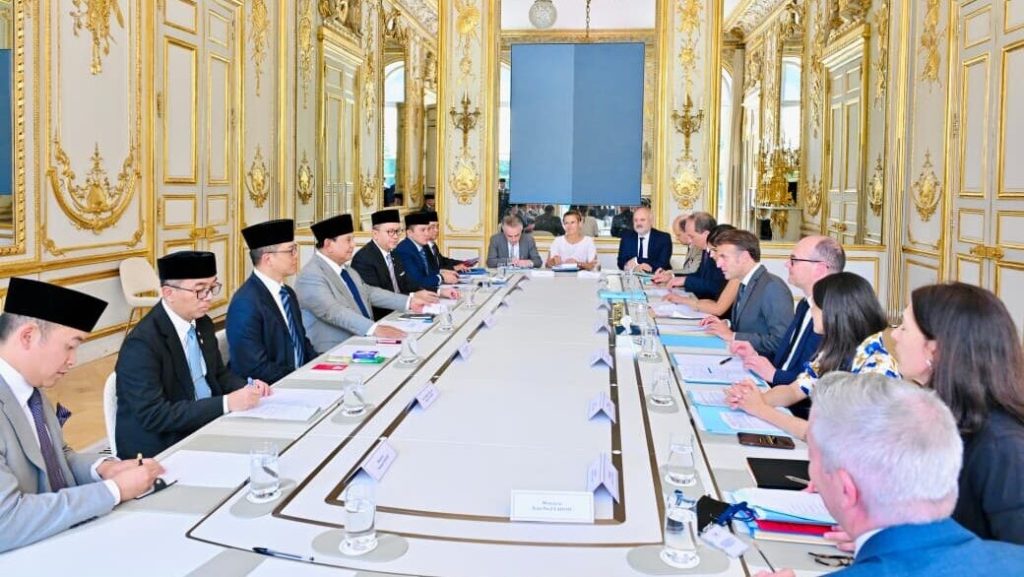 Presiden Republik Indonesia, Prabowo Subianto, menggelar pertemuan bilateral dengan Presiden Republik Prancis, Emmanuel Macron, di Istana Élysée, Paris, Kamis (28/5/2026). (Foto: Kemlu RI)