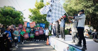 Agenda jalan sehat massal dalam rangkaian acara puncak peringatan Hari Lanjut Usia Nasional (HLUN) 2026, Sabtu (30/5/2026). (Foto: Kemensos RI)