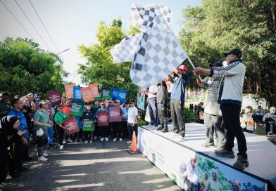 Agenda jalan sehat massal dalam rangkaian acara puncak peringatan Hari Lanjut Usia Nasional (HLUN) 2026, Sabtu (30/5/2026). (Foto: Kemensos RI)