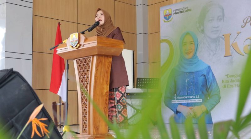 Penasehat BKOW Provinsi Jambi, Hesnidar Haris, SE (Hesti Haris), dalam Peringatan Hari Kartini ke-148 di Pendopo Rumah Dinas Gubernur Jambi pada Kamis (30/04/2026). (Foto: IST/Dewi Yulianti)