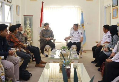 Pemerintah Kabupaten Kerinci terus memacu percepatan transformasi teknologi di lingkungan birokrasi. Hal ini ditandai dengan dibukanya kegiatan Assessment Kesiapan Digital Pemerintah Kabupaten Kerinci Tahun 2026 oleh Bupati Monadi, S.Sos., M.Si. di Ruang Pola Kantor Bupati Kerinci pada Kamis (30/4/2026). (Foto: Diskominfo Kerinci)