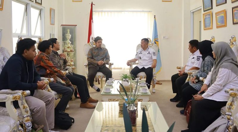 Pemerintah Kabupaten Kerinci terus memacu percepatan transformasi teknologi di lingkungan birokrasi. Hal ini ditandai dengan dibukanya kegiatan Assessment Kesiapan Digital Pemerintah Kabupaten Kerinci Tahun 2026 oleh Bupati Monadi, S.Sos., M.Si. di Ruang Pola Kantor Bupati Kerinci pada Kamis (30/4/2026). (Foto: Diskominfo Kerinci)