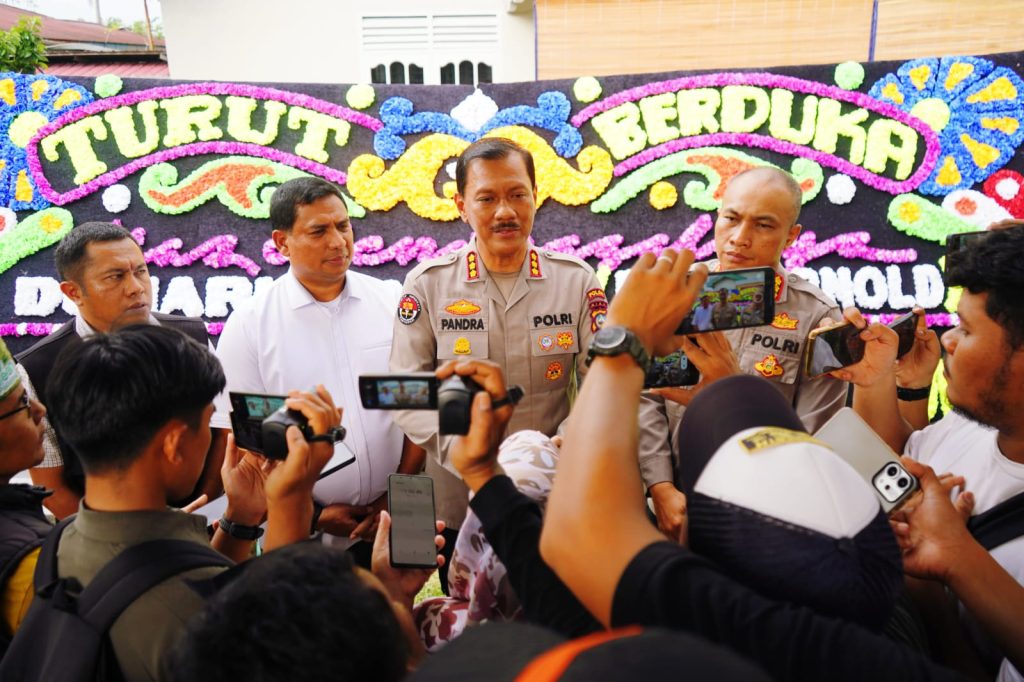 Tim gabungan dari Polda Riau dan Polresta Pekanbaru tengah memburu pelaku pencurian dengan kekerasan yang mengakibatkan tewasnya seorang perempuan lanjut usia berinisial DS (60). Korban ditemukan meninggal dunia di kediamannya, Kecamatan Rumbai, Kota Pekanbaru, pada Jumat (1/5/2026). (Foto: Humas Polda Riau)