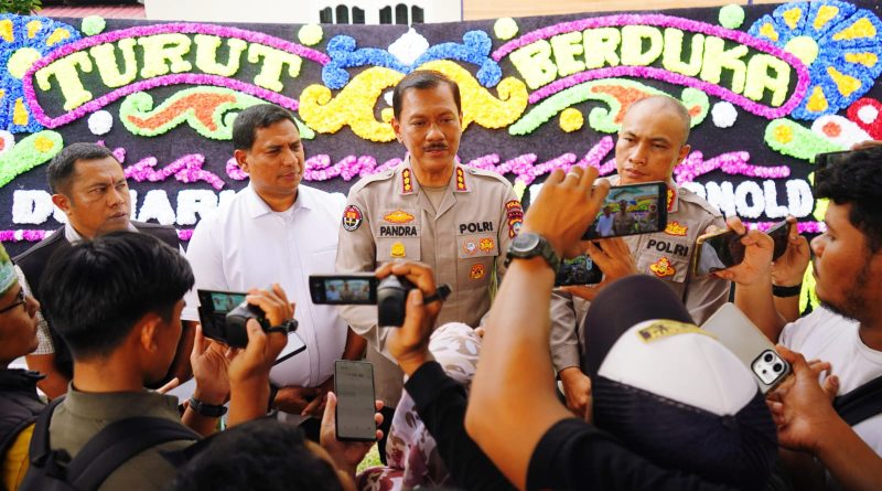 Tim gabungan dari Polda Riau dan Polresta Pekanbaru tengah memburu pelaku pencurian dengan kekerasan yang mengakibatkan tewasnya seorang perempuan lanjut usia berinisial DS (60). Korban ditemukan meninggal dunia di kediamannya, Kecamatan Rumbai, Kota Pekanbaru, pada Jumat (1/5/2026). (Foto: Humas Polda Riau)