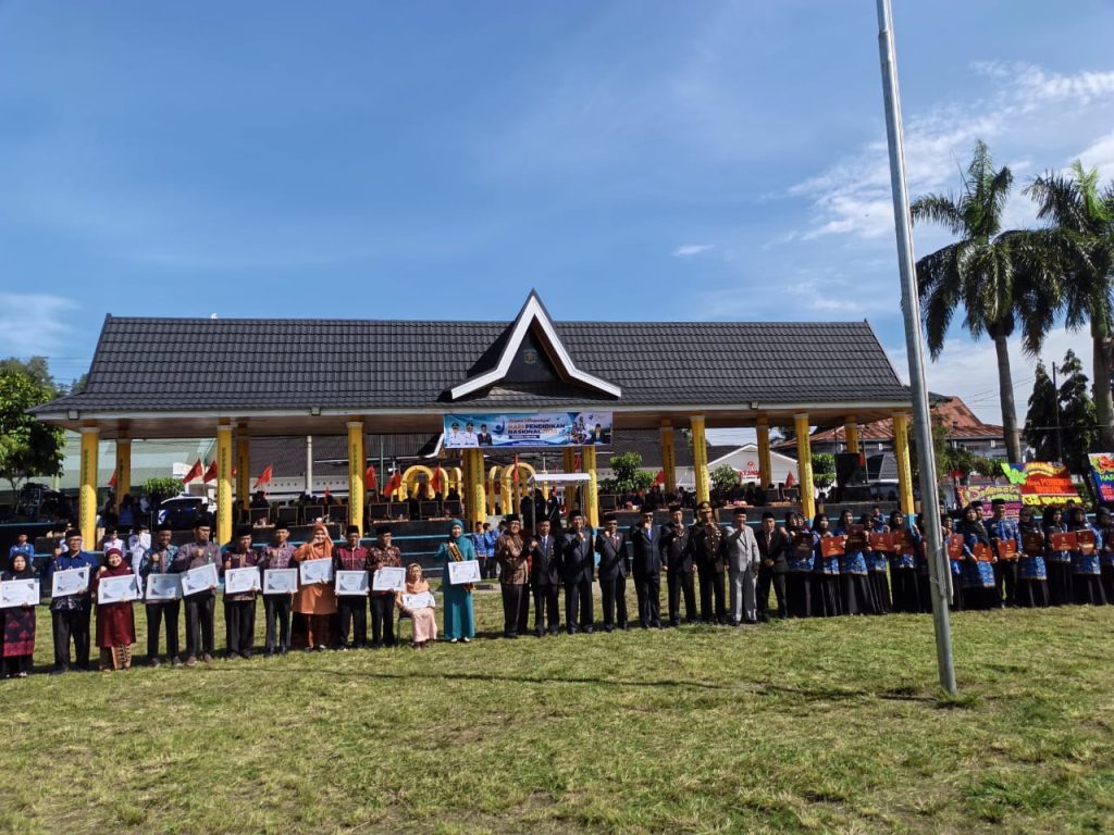Peringatan Hari Pendidikan Nasional (Hardiknas) 2026 di Kota Sungai Penuh menjadi momentum penting untuk memperkuat sumber daya manusia. Pemerintah daerah kini memfokuskan arah pendidikan pada pembentukan karakter dan penguatan budaya literasi bagi generasi muda, Sabtu (2/5/2026). (Foto: IST/Dewi Yulianti)