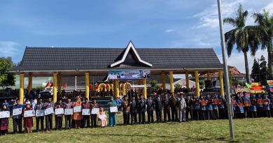 Peringatan Hari Pendidikan Nasional (Hardiknas) 2026 di Kota Sungai Penuh menjadi momentum penting untuk memperkuat sumber daya manusia. Pemerintah daerah kini memfokuskan arah pendidikan pada pembentukan karakter dan penguatan budaya literasi bagi generasi muda, Sabtu (2/5/2026). (Foto: IST/Dewi Yulianti)