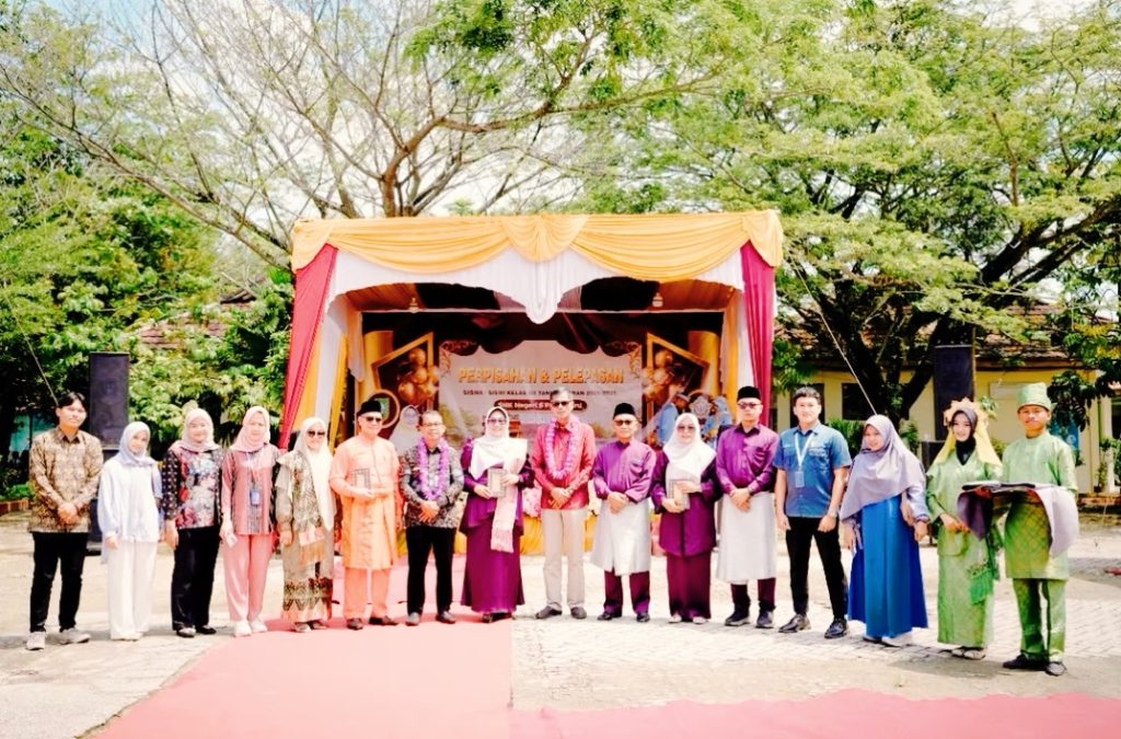 SMK Negeri 6 Pekanbaru mencatatkan prestasi membanggakan pada pengujung tahun ajaran 2026. Berdasarkan data terbaru, sebanyak 55 persen lulusan sekolah ini berhasil langsung terserap di dunia kerja, sementara 30 persen memilih berwirausaha dan 15 persen lainnya melanjutkan ke perguruan tinggi. (Foto: SMKN 6 Pekanbaru)
