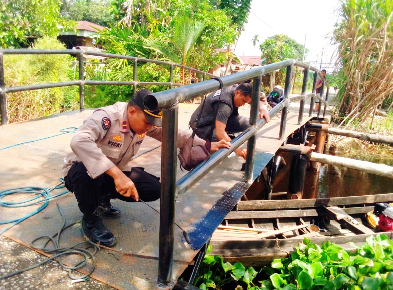 Proyek Pembangunan Jembatan Presisi Tahap II yang menghubungkan Desa Pangkalan Terap dengan Desa Kuala Panduk, Kecamatan Teluk Meranti, Kabupaten Pelalawan, kini memasuki babak akhir. Hingga Sabtu (2/5/2026), progres fisik jembatan tersebut dilaporkan telah mencapai 80 persen. (Foto: Humas Polsek Teluk Meranti)