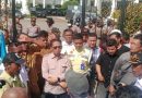 Wakil Ketua DPRD Provinsi Sumatera Barat, Evi Yandri Rajo Budiman, secara resmi menerima kedatangan pengunjuk rasa dari Konfederasi Serikat Pekerja Seluruh Indonesia (KSPSI) Sumatera Barat. Pertemuan tersebut berlangsung di Gedung DPRD Sumbar pada Senin (4/5/2026) sebagai bagian dari aksi peringatan Hari Buruh Sedunia. (Foto: IST/Novrianto)