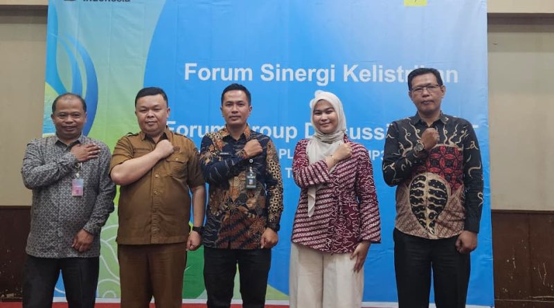 Pemerintah Kota (Pemkot) Sungai Penuh meraih penghargaan sebagai daerah dengan pembayaran tagihan listrik tercepat dari PT PLN (Persero) yang diberikan dalam acara Forum Sinergi Kelistrikan dan Forum Group Discussion (FGD) Pajak Barang dan Jasa Tertentu (PBJT), Selasa (5/5/2026). (Foto: IST/Dewi Yulianti)