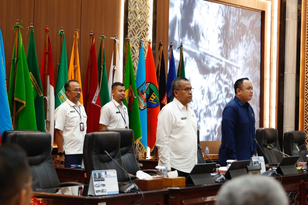 Dewan Perwakilan Rakyat Daerah (DPRD) Provinsi Sumatera Barat secara resmi menetapkan usul prakarsa terhadap Rancangan Peraturan Daerah (Ranperda) tentang Penyelenggaraan Pendidikan. Rapat paripurna ini berlangsung di ruang sidang utama Kantor DPRD Sumbar pada Rabu (6/5/2026). (Foto: IST/Novrianto)