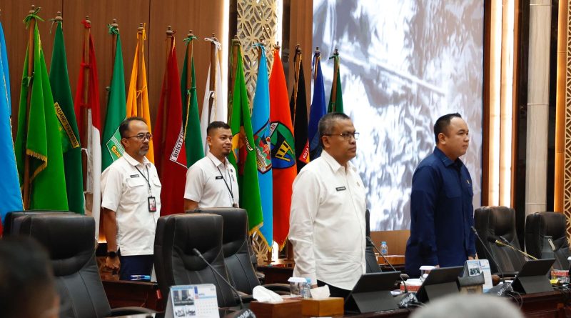 Dewan Perwakilan Rakyat Daerah (DPRD) Provinsi Sumatera Barat secara resmi menetapkan usul prakarsa terhadap Rancangan Peraturan Daerah (Ranperda) tentang Penyelenggaraan Pendidikan. Rapat paripurna ini berlangsung di ruang sidang utama Kantor DPRD Sumbar pada Rabu (6/5/2026). (Foto: IST/Novrianto)