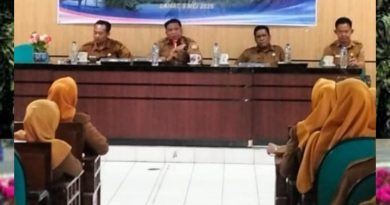 Kabid Pembinanan Sekolah Dasar (SD) Arlan Darqoni, S.Pd., M.Pd. saat menyampaikan kepada kepala sekolah terkait larangan menjual buku LKS di Lingkup sekolah, Selasa (5/5/2026). (Foto: IST/Heri Susanto)