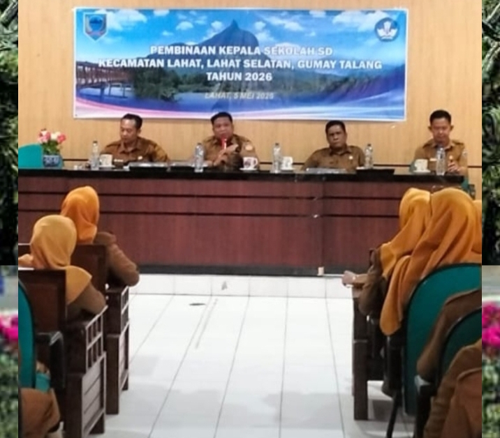 Kabid Pembinanan Sekolah Dasar (SD) Arlan Darqoni, S.Pd., M.Pd. saat menyampaikan kepada kepala sekolah terkait larangan menjual buku LKS di Lingkup sekolah, Selasa (5/5/2026). (Foto: IST/Heri Susanto)