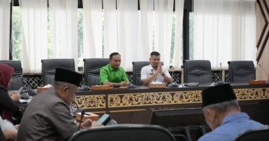 Kabag Persidangan dan Perundang-Undangan Sekretariat DPRD Provinsi Sumatera Barat, Dahrul Idris, S.STP, M.Si, menerima kunjungan kerja Pansus I DPRD Kabupaten Tanah Datar pada Rabu (6/5/2026). (Foto: IST/Novrianto)