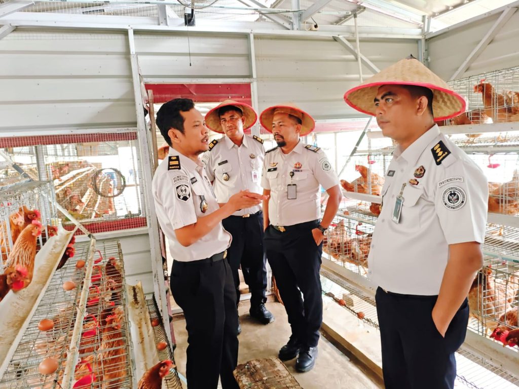 Lembaga Pemasyarakatan (Lapas) Kelas IIA Pekanbaru menerima kunjungan studi tiru dari jajaran Seksi Kegiatan Kerja (Giatja) Lapas Kelas IIA Bangkinang pada Rabu (6/5/2026). Pertemuan ini bertujuan untuk memperkuat program pembinaan kemandirian bagi warga binaan. (Foto: Humas Lapas llA Pekanbaru)