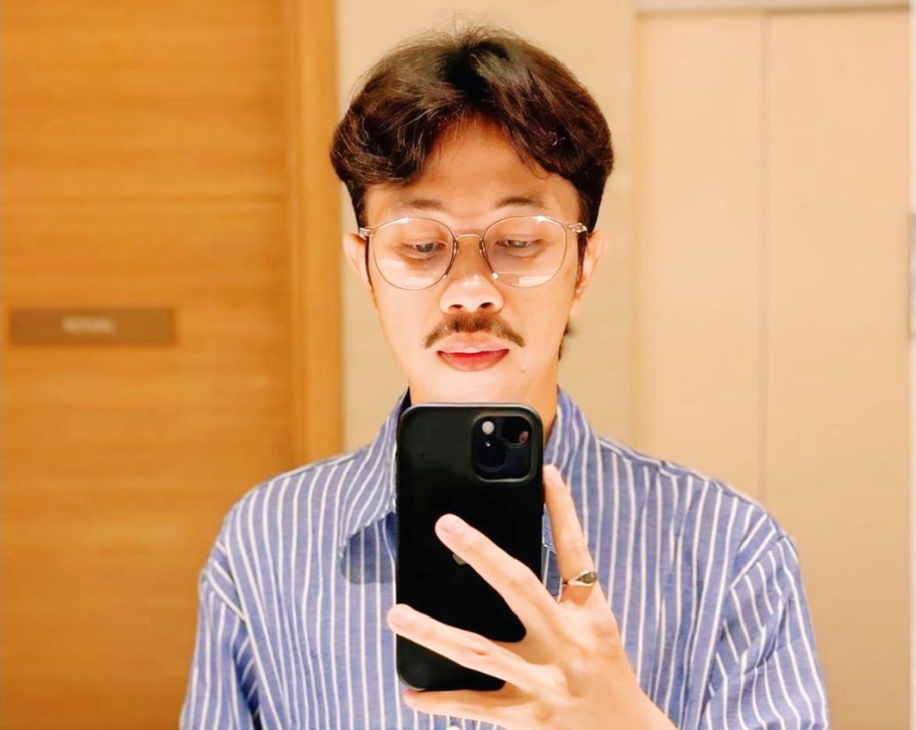 M. Mamduh Hidayat (27), konten kreator asal Bogor ini aktif mempromosikan berbagai merek lokal melalui akun TikTok miliknya, @mamduhhidayat__. (Foto: Ikbal)