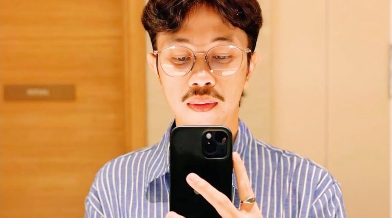 M. Mamduh Hidayat (27), konten kreator asal Bogor ini aktif mempromosikan berbagai merek lokal melalui akun TikTok miliknya, @mamduhhidayat__. (Foto: Ikbal)