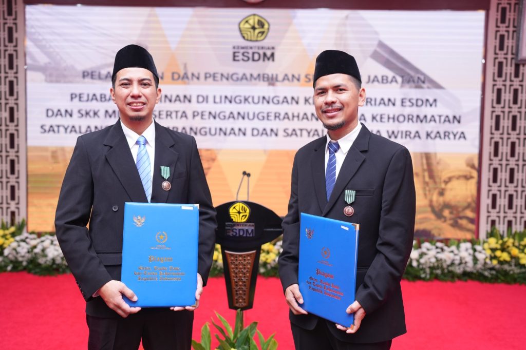 PT Bukit Asam Tbk (PTBA), anggota Holding Industri Pertambangan MIND ID, kembali mengukir prestasi di level nasional. Tiga karyawan terbaik perusahaan berhasil meraih Tanda Kehormatan Satyalancana Wira Karya Tahun 2025 dari Presiden Republik Indonesia, Prabowo Subianto, Rabu (6/5/2026). (Foto: Humas PTBA)