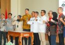 Bupati Kerinci, Monadi, secara resmi membuka Rapat Koordinasi (Rakor) Tim Percepatan Akses Keuangan Daerah (TPAKD) Kabupaten Kerinci Tahun 2026. Kegiatan ini berlangsung khidmat di Ruang Pola Kantor Bupati Kerinci pada Kamis (7/5/2026). (Foto: Kominfo Kerinci)