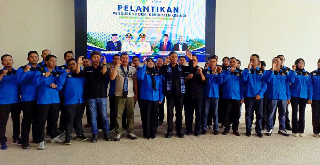 Pengurus Komite Olahraga Masyarakat Indonesia (KORMI) Kabupaten Kerinci masa bakti 2026–2031 resmi dikukuhkan pada Minggu (3/5/2026). Prosesi pelantikan ini berlangsung khidmat di Ruang Pola Kantor Bupati Kerinci, Bukit Tengah Siulak. (Foto: Kominfo Kerinci)