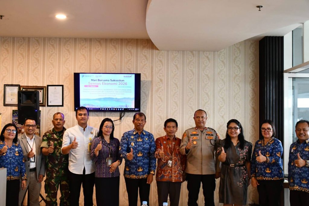 Wakil Bupati Toba, Audi Murphy O. Sitorus, secara resmi membuka kegiatan Komunikasi, Koordinasi dan Diplomasi (KKD) serta Peningkatan Literasi Statistik bagi pemangku kepentingan. Acara strategis ini digelar di Restoran Sadaa Hotel Labersa pada Kamis (7/5/2026). (Foto: Pemkab Toba)