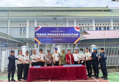 umah Tahanan Negara (Rutan) Kelas IIB Sungai Penuh mempertegas komitmennya untuk menciptakan lingkungan pemasyarakatan yang bersih. Pada kegiatan terbaru, seluruh jajaran melaksanakan pembacaan Ikrar Pemasyarakatan Bersih dari Narkoba, Handphone, dan Praktik Penipuan, Jum'at (8/5/2026). (Foto: IST/Dewi Yulianti)