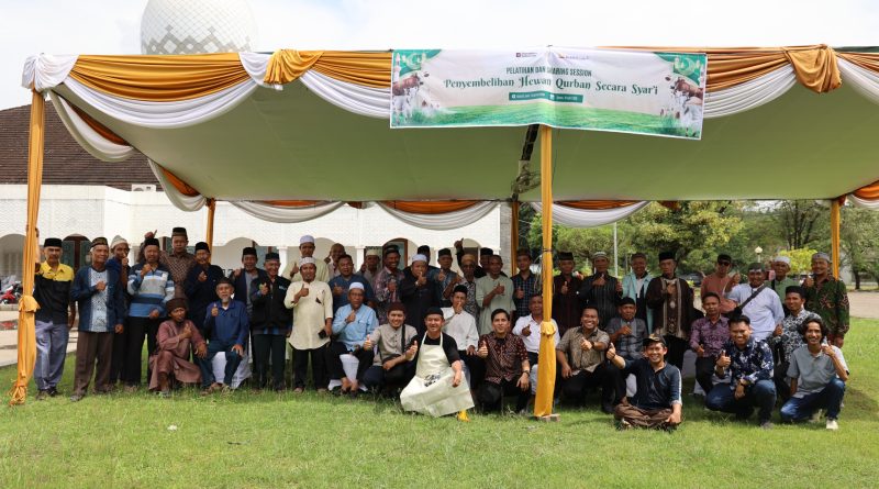 PT Bukit Asam Tbk (PTBA), anggota Holding Industri Pertambangan MIND ID, melaksanakan Pelatihan dan Sharing Session Penyembelihan Hewan Kurban pada Jumat (8/5/2026). Kegiatan ini dipusatkan di Masjid Jami’ Bukit Asam, Tanjung Enim. (Foto: Humas PTBA)