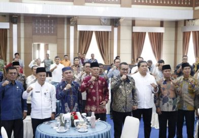 Wali Kota Sungai Penuh, Alfin, secara resmi membuka sosialisasi rencana pembangunan fasilitas Instalasi Pengolahan Air Minum (IPAM) berkapasitas 50 liter per detik pada Jumat (8/5/2026). (Foto: Diskominfosta Sungai Penuh)