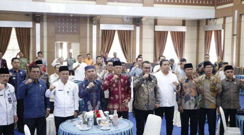Wali Kota Sungai Penuh, Alfin, secara resmi membuka sosialisasi rencana pembangunan fasilitas Instalasi Pengolahan Air Minum (IPAM) berkapasitas 50 liter per detik pada Jumat (8/5/2026). (Foto: Diskominfosta Sungai Penuh)