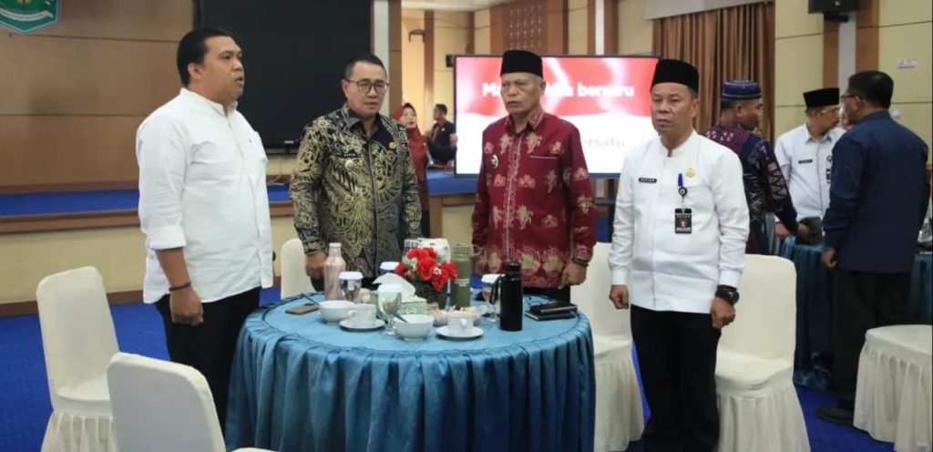 Ketua DPRD Kota Sungai Penuh, Hutri Randa, S.Sos., M.M., bersama anggota DPRD Dapil II menghadiri sosialisasi rencana pembangunan strategis di Aula Kantor Walikota, Jumat (8/5/2026). (Foto: DPRD Sungai Penuh)