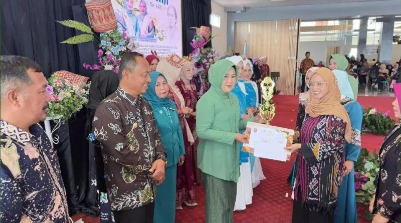 Dandim 0417/Kerinci, Letkol Inf Eko Siswanto, S.Hub.Int., M.I.P., menghadiri Peringatan Hari Kartini ke-148 di Kantor Bupati Kerinci, Bukit Tengah, pada Kamis (7/5/2026). (Foto: IST/Dewi Yulianti)