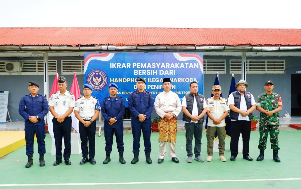 Ketua Umum Dewan Pimpinan Harian Lembaga Adat Melayu Riau (LAMR) Kabupaten Kepulauan Meranti, Datuk Seri Afrizal Cik, hadir langsung untuk memberikan nasihat adat kepada para warga binaan, Jum'at (8/5/2026). (Foto: Humas LAMR Kepulauan Meranti)