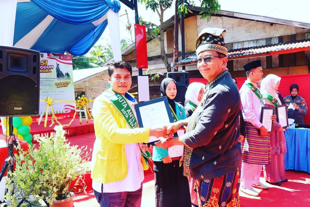 Panglima Besar Hulubalang Datuk Muhammad Nasir hadir mewakili Ketua Lembaga Adat Melayu Riau (LAMR) Kota Pekanbaru dalam acara Kampung Tangguh Anti Narkoba ke-III di wilayah Meranti Pandak, Rumbai, Sabtu (9/5/2026). (Foto: Humas Hulubalang LAMR Riau)