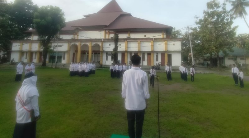 Pelaksanaan upacara bendera di MTs Quranic Scientia (MTs QS) berlangsung dengan penuh ketertiban dan kekhidmatan pada Senin pagi (11/5/2026). (Foto: IST/Alvin Gumelar Hanevi)