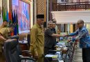 Dewan Perwakilan Rakyat Daerah (DPRD) Provinsi Sumatera Barat menggelar Rapat Paripurna di Ruang Sidang Utama, Senin (11/5/2026). Agenda utama rapat ini membahas tiga Rancangan Peraturan Daerah (Ranperda) penting terkait pendidikan, pemberdayaan petani, serta penyelenggaraan jalan provinsi. (Foto: IST//Novrianto)