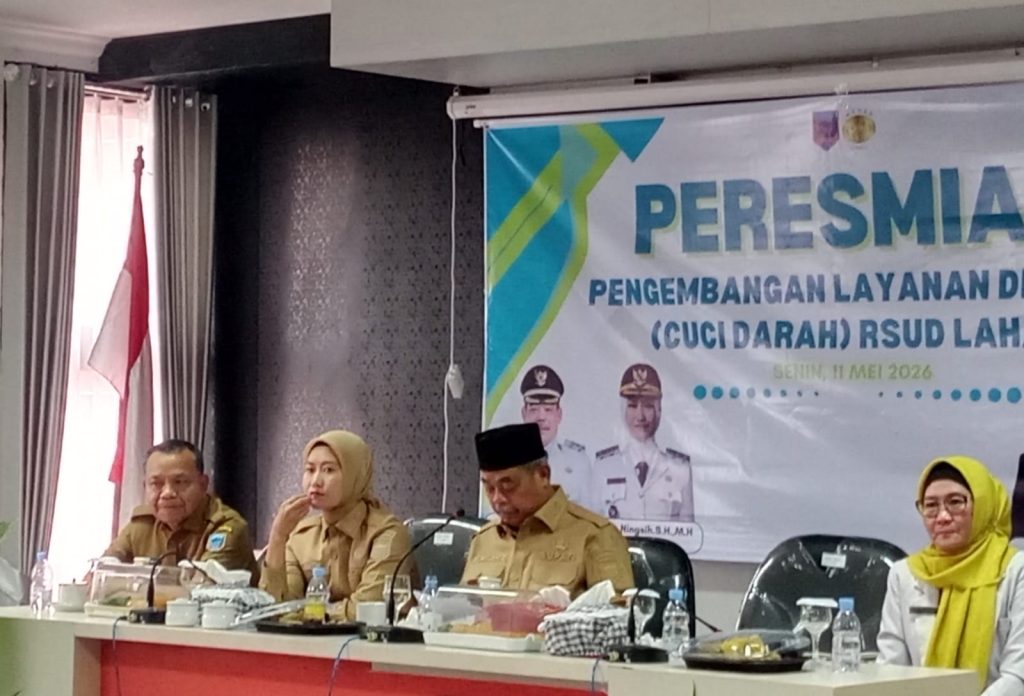 Bupati Lahat, H. Bursah Zarnubi, bersama Wakil Bupati Lahat, Widia Ningsih, resmi meluncurkan pengembangan layanan dialisis atau cuci darah di RSUD Lahat, Senin (11/5/2026). (Foto: IST/Heri Susanto)