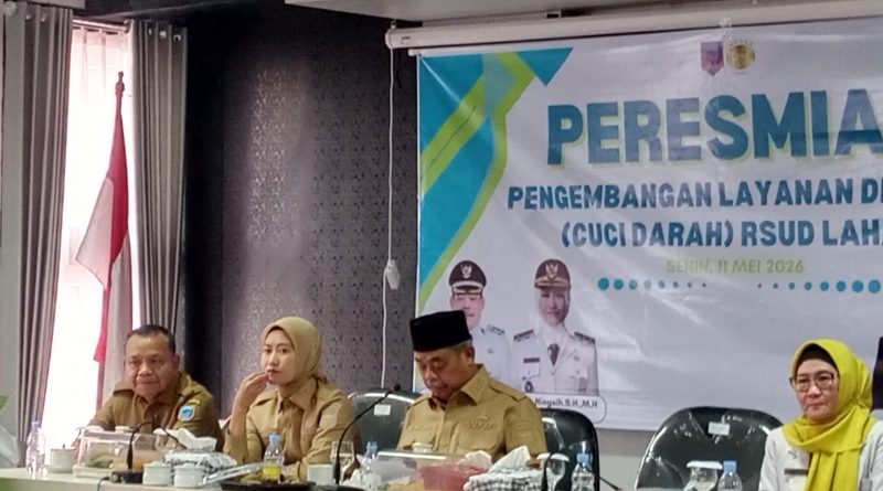 Bupati Lahat, H. Bursah Zarnubi, bersama Wakil Bupati Lahat, Widia Ningsih, resmi meluncurkan pengembangan layanan dialisis atau cuci darah di RSUD Lahat, Senin (11/5/2026). (Foto: IST/Heri Susanto)