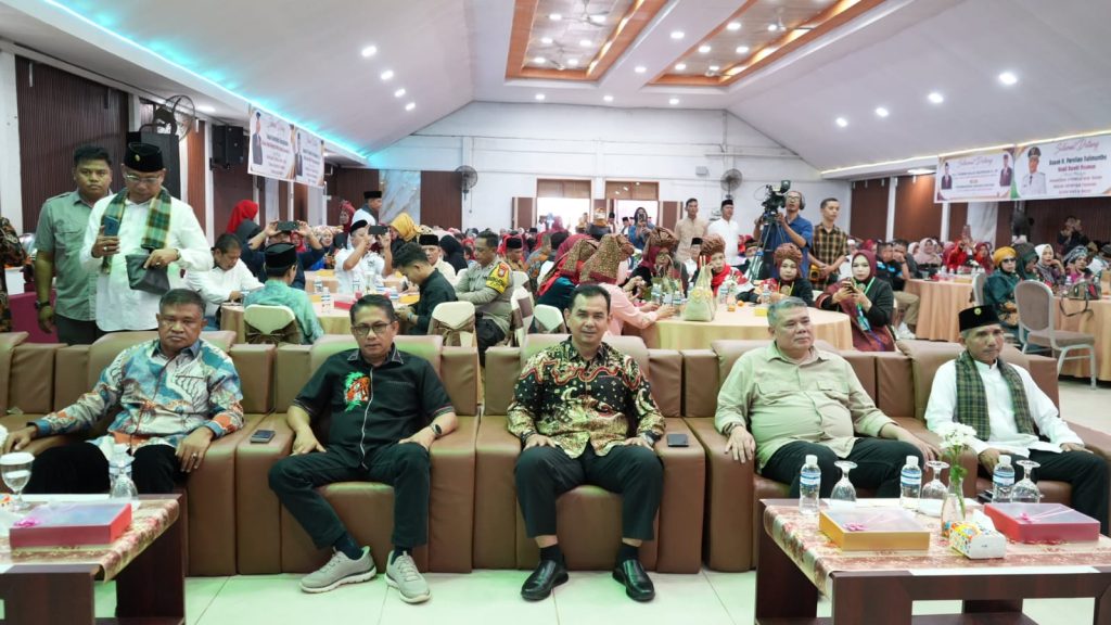Wakil Ketua DPRD Sumatera Barat, Evi Yandri Rajo Budiman, menghadiri pelantikan pengurus Ikatan Keluarga Pasaman (IKAPAS) Kota Batam periode 2025-2030. Acara yang dirangkai dengan Silaturahmi Akbar ini berlangsung khidmat di Convention Centre SMKN 1 Batam, Minggu (10/5/2026). (Foto: IST/Novrianto)