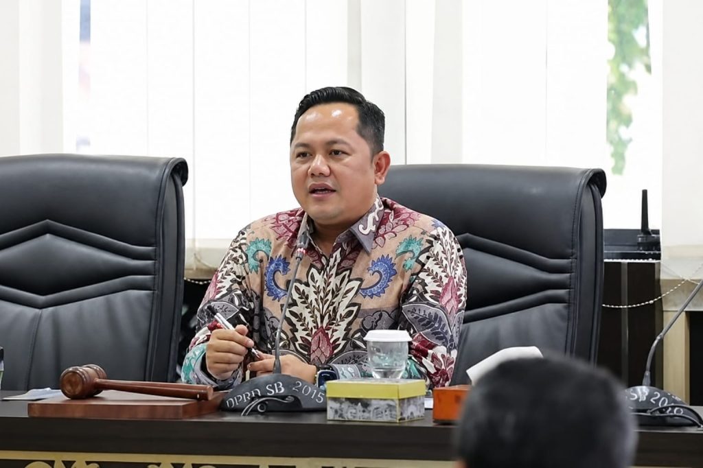 Ketua Komisi IV DPRD Sumatera Barat, Doni Harsiva Yandra, menegaskan agar Pemerintah Provinsi (Pemprov) memprioritaskan penanganan pascabencana dalam APBD 2027. Penegasan tersebut disampaikan Doni dalam rapat kerja bersama BPBD, Bappeda, serta sejumlah dinas teknis dan balai wilayah pusat pada Senin (11/5/2026). (Foto: IST/Novrianto)