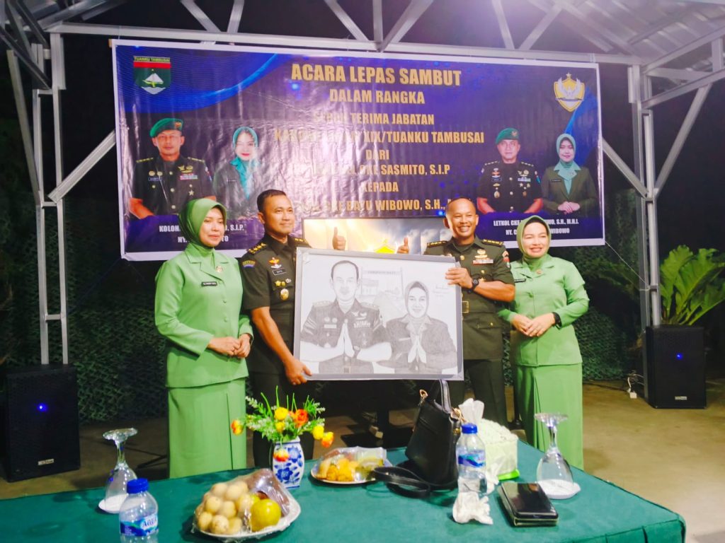 ongkat komando Komunikasi dan Elektronika Daerah Militer (Komlekdam) XIX/Tuanku Tambusai resmi berpindah tangan. Jabatan Kakomlekdam XIX/TT diserahterimakan dari Kolonel CKE Sasmito, S.I.P., kepada Letkol CKE Bayu Wibowo, S.H., M.H.I., pada Senin (11/5/2026). (Foto: Humas Komlekdam XlX/Tuanku Tambusai)