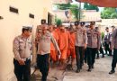 Polres Kampar menunjukkan komitmen kuat dalam memerangi peredaran gelap narkotika di Bumi Lancang Kuning. Kapolres Kampar, AKBP Boby Putra Ramadhan Sebayang, memimpin langsung proses pergeseran dan pengawalan 50 tahanan kasus narkoba menuju Mapolda Riau pada Selasa (12/5/2026). (Foto: Humas Polres Kampar)