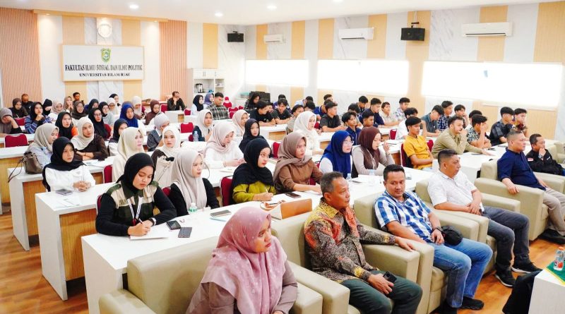 Komisi Pemilihan Umum (KPU) Provinsi Riau menggelar kegiatan "KPU Riau Mengajar" bersama Program Studi Ilmu Pemerintahan FISIPOL Universitas Islam Riau (UIR), Rabu (13/5/2026). Acara ini mengangkat tema krusial yakni “Pendidikan Politik: Pemilu, Birokrasi, dan Otonomi Daerah". (Foto: Humas KPU Provinsi Riau)