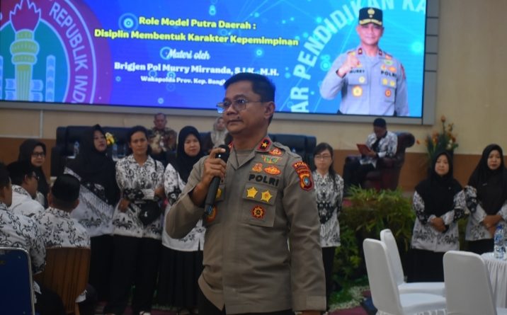 Sosok Brigjen Pol Murry Mirranda menjadi pusat perhatian dalam Seminar Pendidikan Karakter PGRI Kabupaten Belitung Timur (Beltim) 2026. Kegiatan yang berlangsung di Auditorium Zahari MZ pada Selasa (12/5/2026) pagi ini dihadiri ratusan guru yang antusias menimba ilmu. (Foto: IST/Imran Elfanani)