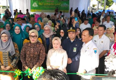 Sebanyak 187 pelaku usaha kuliner dan UMKM dari seluruh kecamatan di Kabupaten Lahat memadati Lapangan Seganti Setungguan, Rabu (13/5/2026). Kehadiran mereka merupakan bagian dari Festival Pasar Kuliner dalam rangka memperingati HUT Kabupaten Lahat ke-157. (Foto: IST/Heri Susanto)