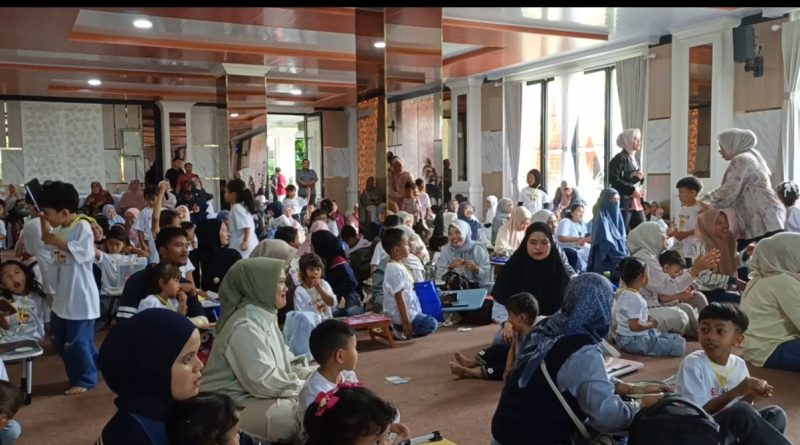 Suasana semarak menyelimuti Aula Boekit Diza, Kota Sungai Penuh, saat ratusan anak tingkat TK dan PAUD berkumpul pada Kamis (14/5/2026). Kehadiran mereka untuk mengikuti Colorland Kids Festival 2026, sebuah ajang lomba mewarnai yang penuh warna dan kegembiraan. (Foto: IST/Dewi Yulianti)